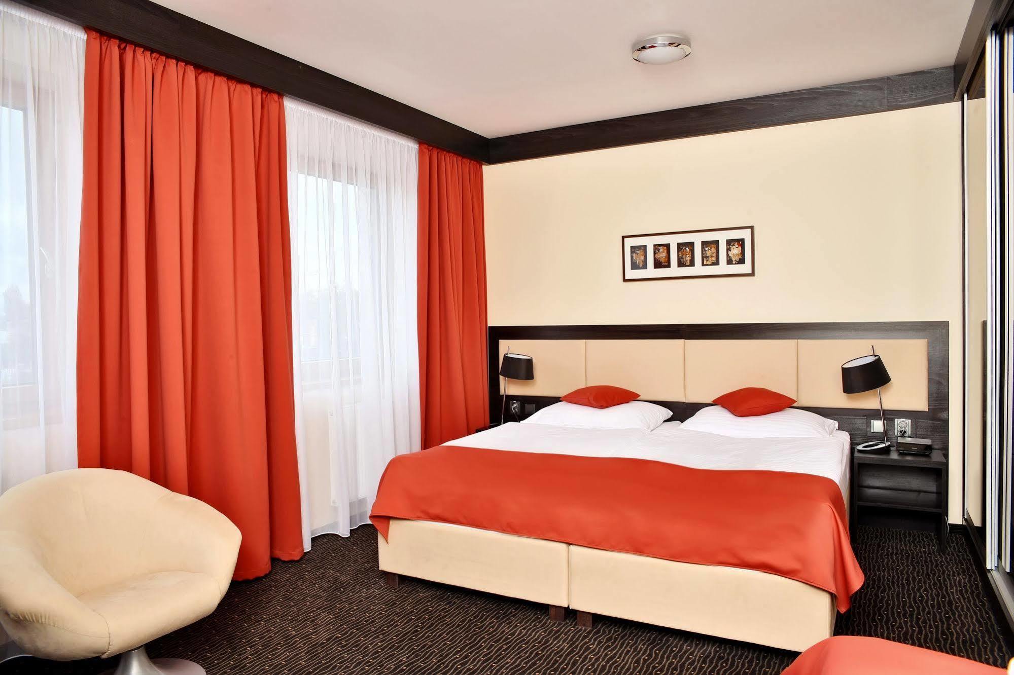 Hotel Lifestyle Praga Esterno foto