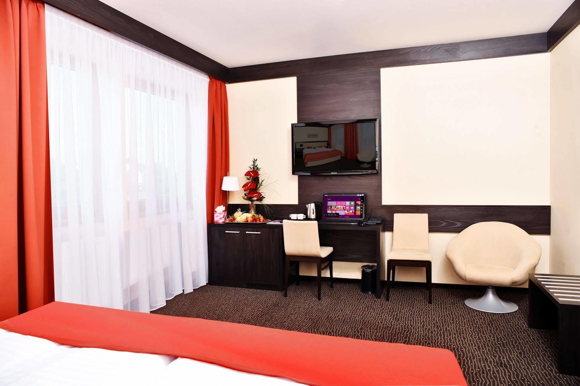 Hotel Lifestyle Praga Esterno foto